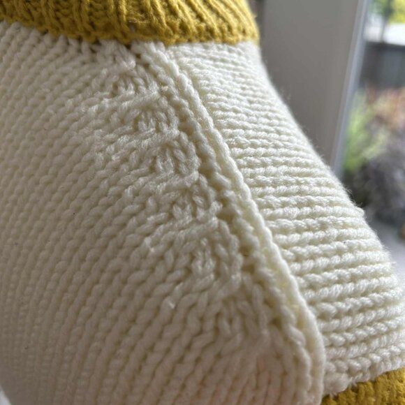 Maglieria di Lusso Cream/Mustard Geometric Embroidered Mock-Neck Sweater – EU M - Picture 9 of 11